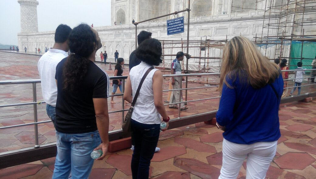 Bodyguards for Agra Taj Mahal