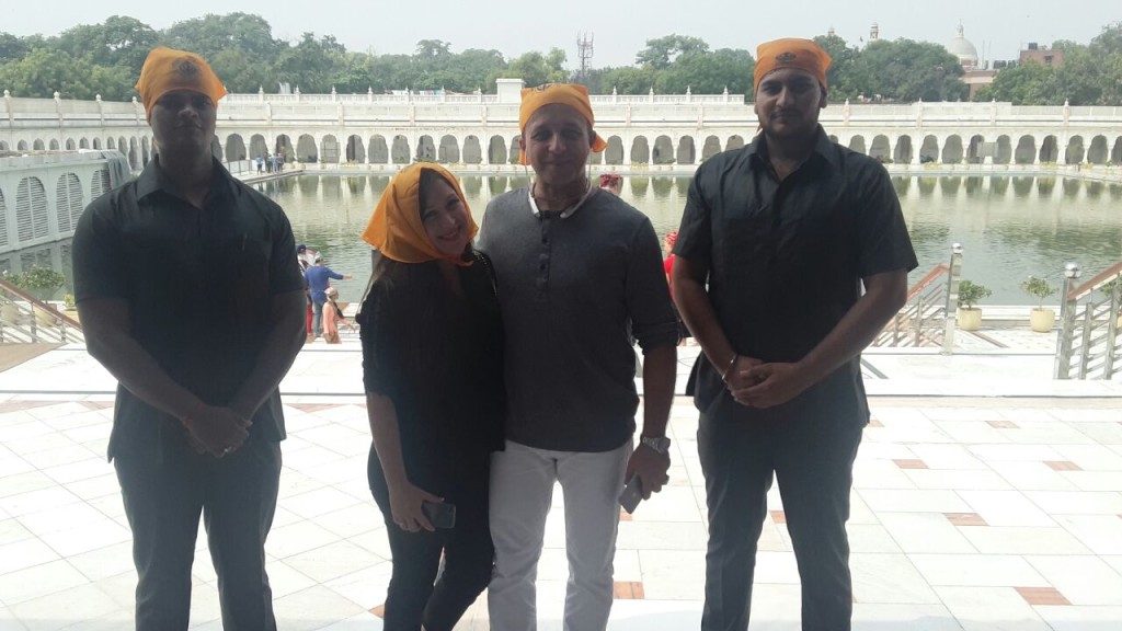 americans-traveling-india-at-bangla-sahib-delhi-with-security-officers