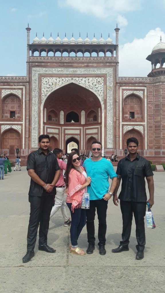 americans-visiting-taj-mahal-in-agra